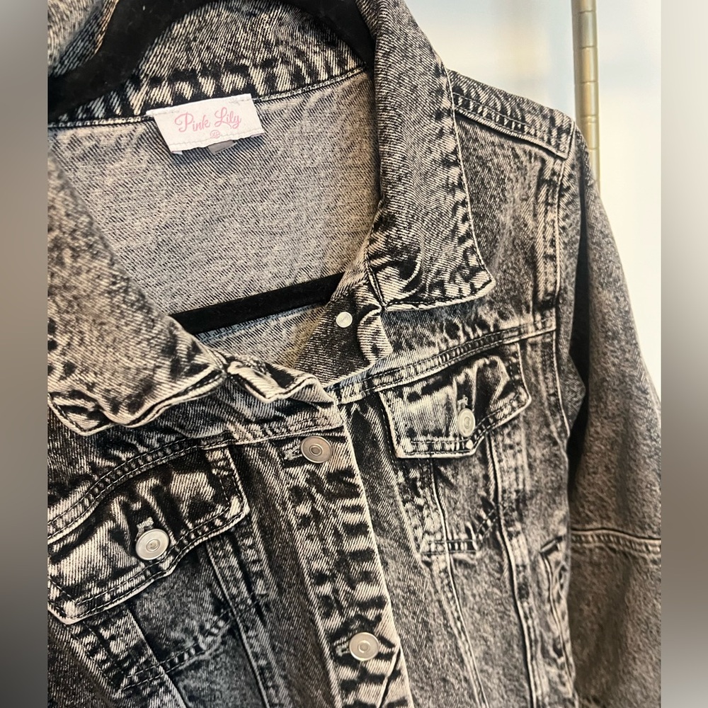 Pink Lily Cropped Acid Wash Jean Jacket (XL)